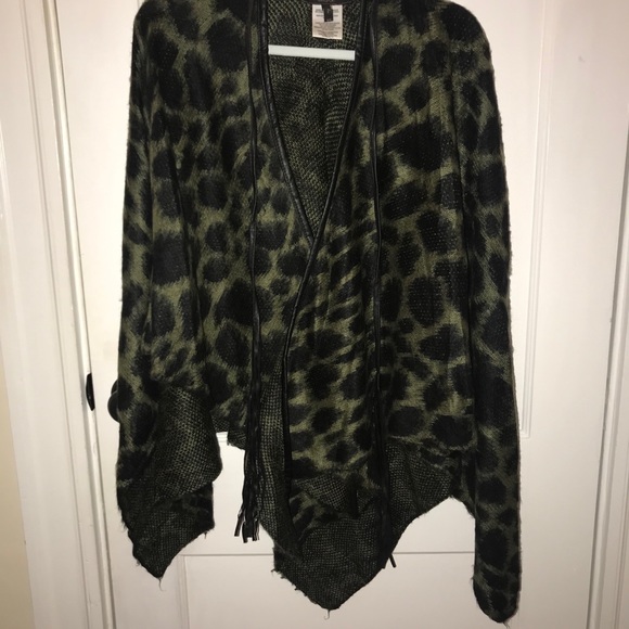 MAX SPORT Animal print green and black poncho - Picture 1 of 5